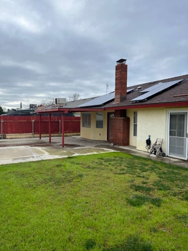 Building Photo - Nice home close to shopping and gas stations