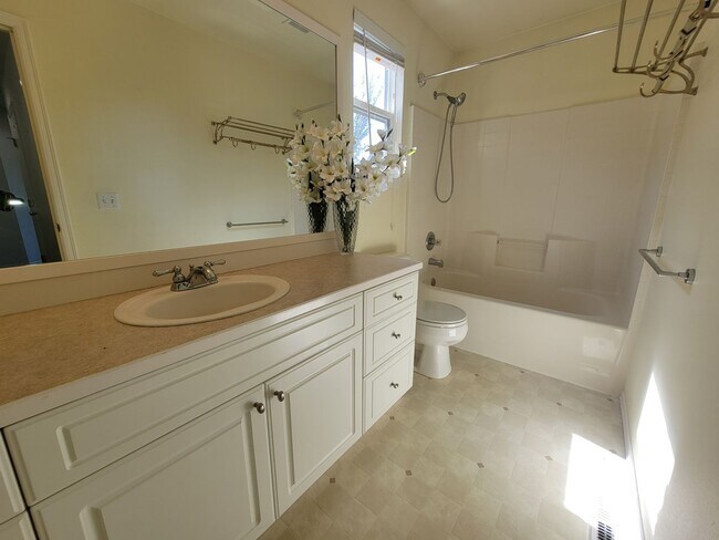 Building Photo - Charming Sammamish Home | 3 Bed + 2.5 Bath