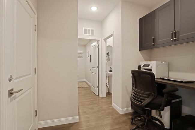 Building Photo - Spacious 5 Bedroom Home in Lodi with 1st f...