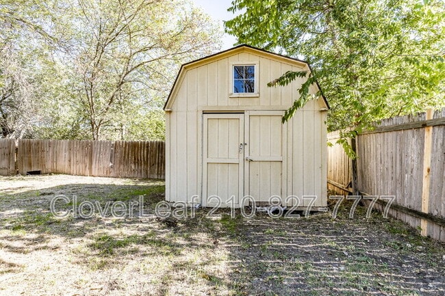 Building Photo - 118 N Meadow St