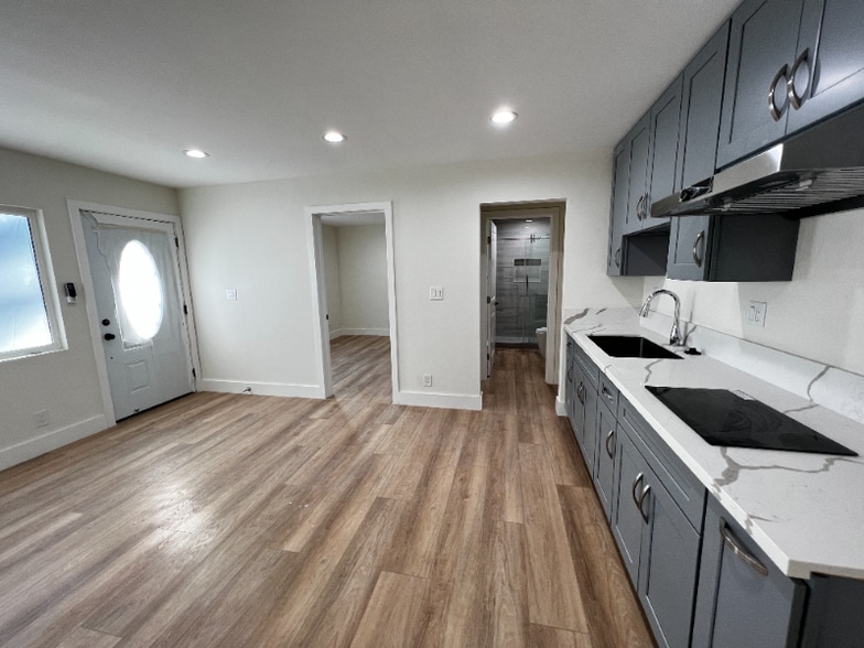 Building Photo - 8654 Vicara Dr