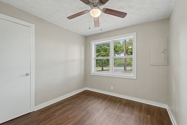 Building Photo - 246 Anderson Rd