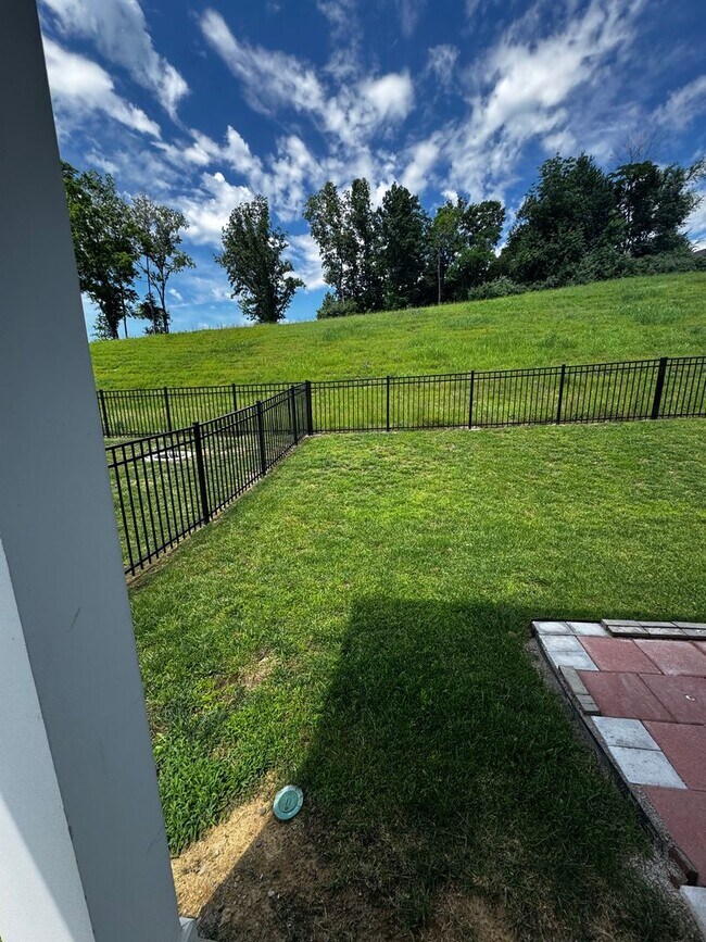 Building Photo - Newly build full furnished 3 bed 2 bath ho...