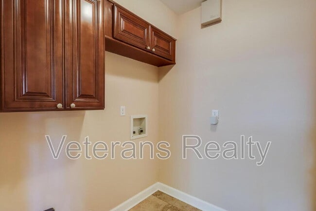 Building Photo - 2135 Baywood Dr