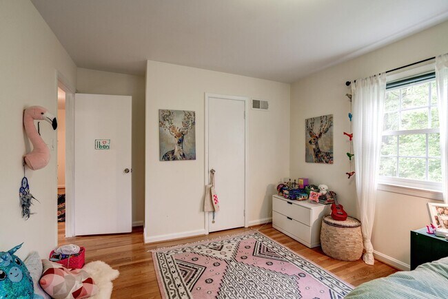 Building Photo - 7525 Cayuga Ave