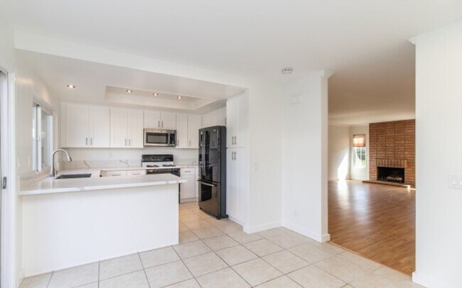 Building Photo - Beautiful 3+ bedroom Encinitas Townhouse!