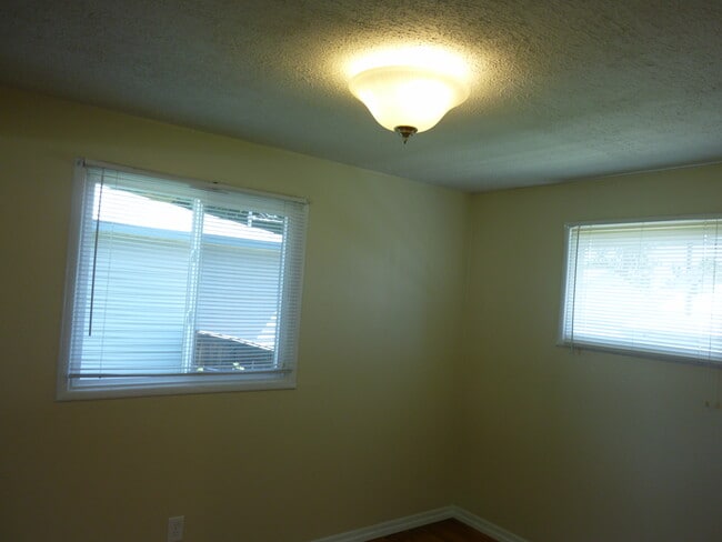 Building Photo - 1211 W Dalke Ave