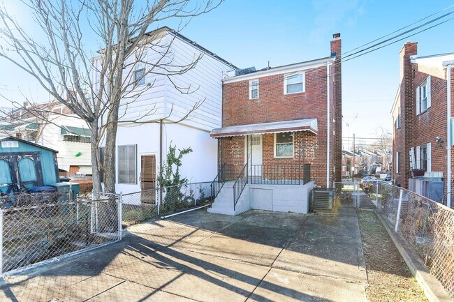 Building Photo - Bright and Beautiful Benning Ridge Abode
