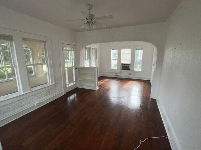 Building Photo - Two bedroom one bath second-floor apartment featuring a huge balcony!