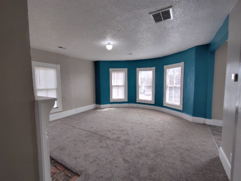 Building Photo - 424 W Main St