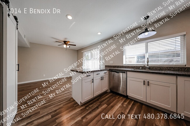 Building Photo - 1014 E Bendix Dr