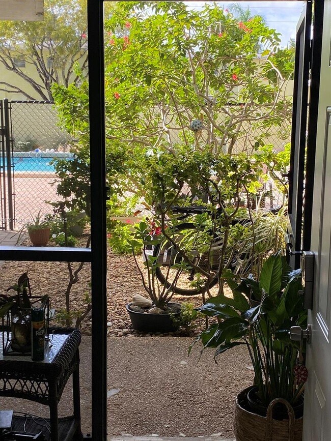 Building Photo - 1425 Arthur St