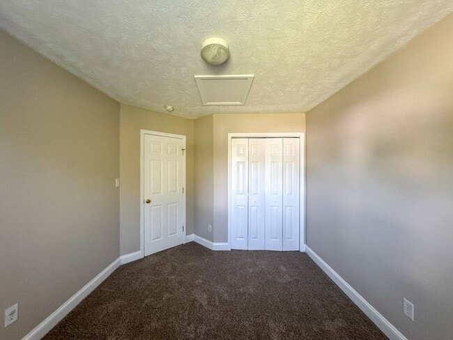Building Photo - 274 Sanford Ct