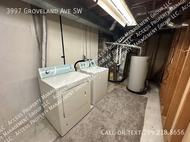 Building Photo - 3997 Groveland Ave SW