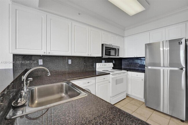 Building Photo - 2501 S Ocean Dr