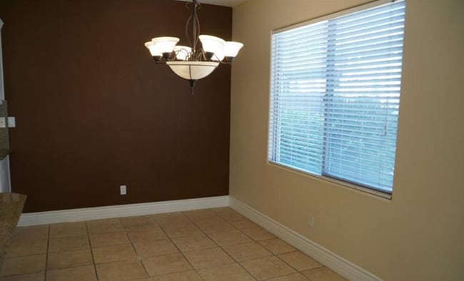 Building Photo - 518 Center Green Dr