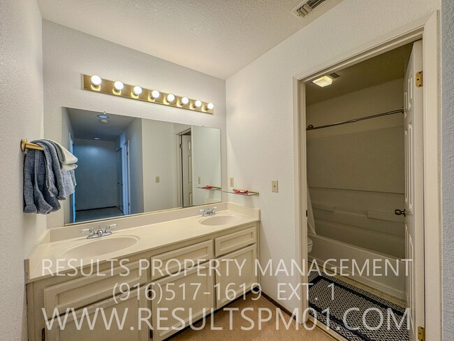 Building Photo - Lovely 2 Bedroom Condo near Davis university