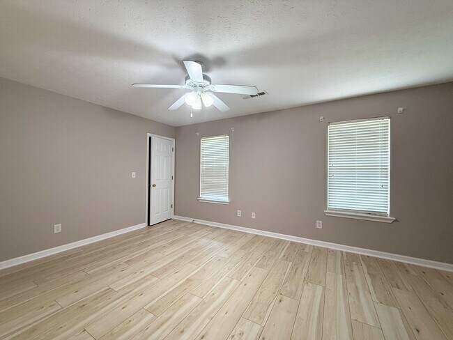 Building Photo - In Carrollton City Limits!!!