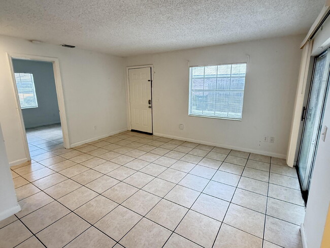 Building Photo - Charming 1-Bedroom Spacious Retreat in Bra...