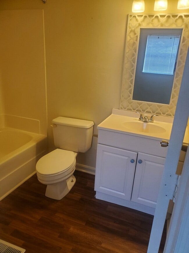 Building Photo - *$250 off first months rent for qualified ...