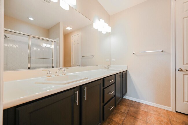 Building Photo - Beautiful 2 bd/2 bath condo in luxury gated Summerlin community ON TPC GOLF COURSE