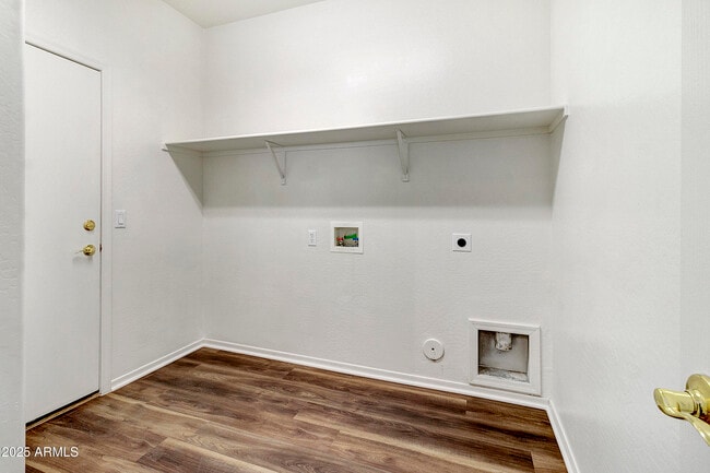 Building Photo - 17228 W Elm St