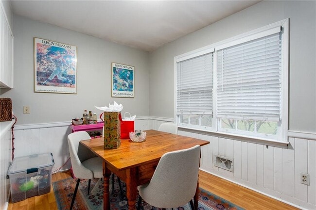 Building Photo - 1138 Arlington Pkwy NE