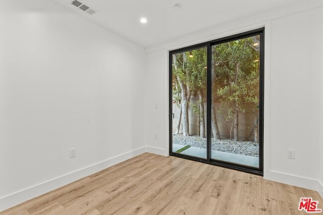 Building Photo - 14378 Ventura Blvd