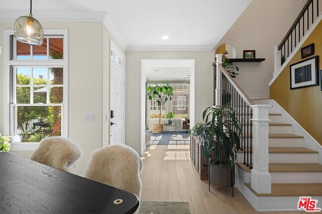 Building Photo - 2584 Bungalow Pl