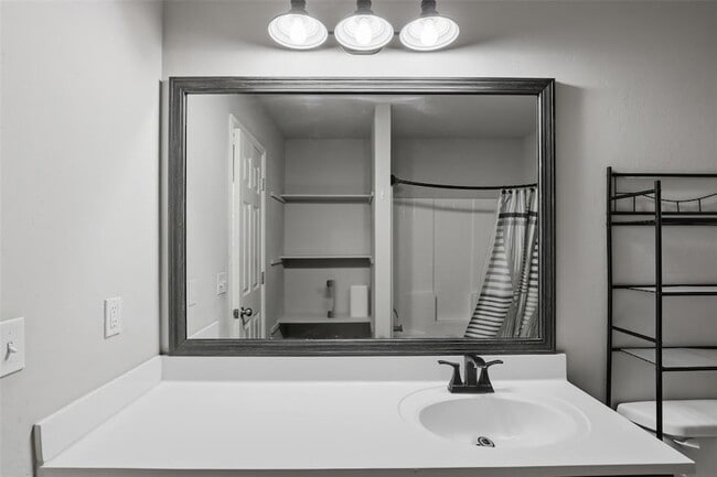 Building Photo - 1200 Granite Ln