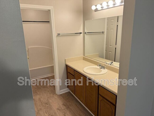 Building Photo - 520 Commons Dr