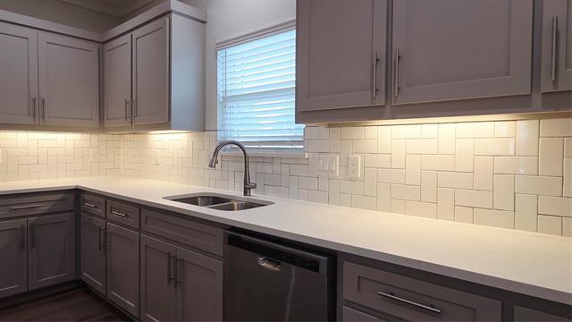 Building Photo - 4022 Ivanhoe Ln