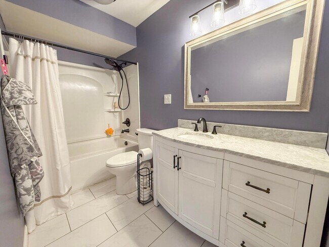 Building Photo - 3084 Sawyer Dr