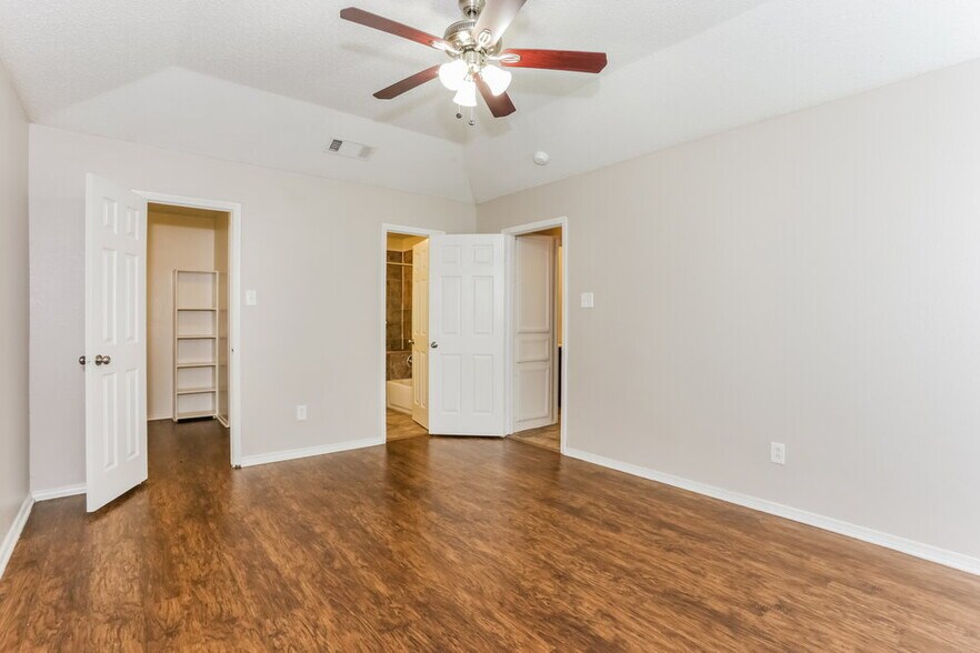 Building Photo - 5532 Four Winds Dr