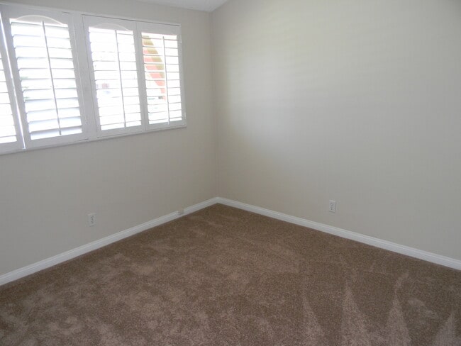 Building Photo - 1333 E Orange Grove Ave