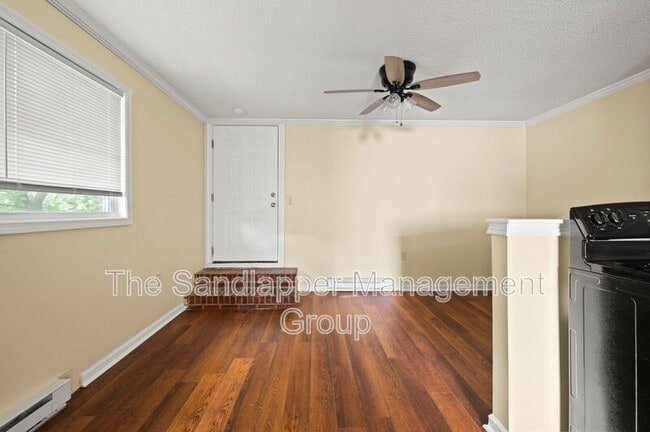 Building Photo - 4133-8 St John's Ave