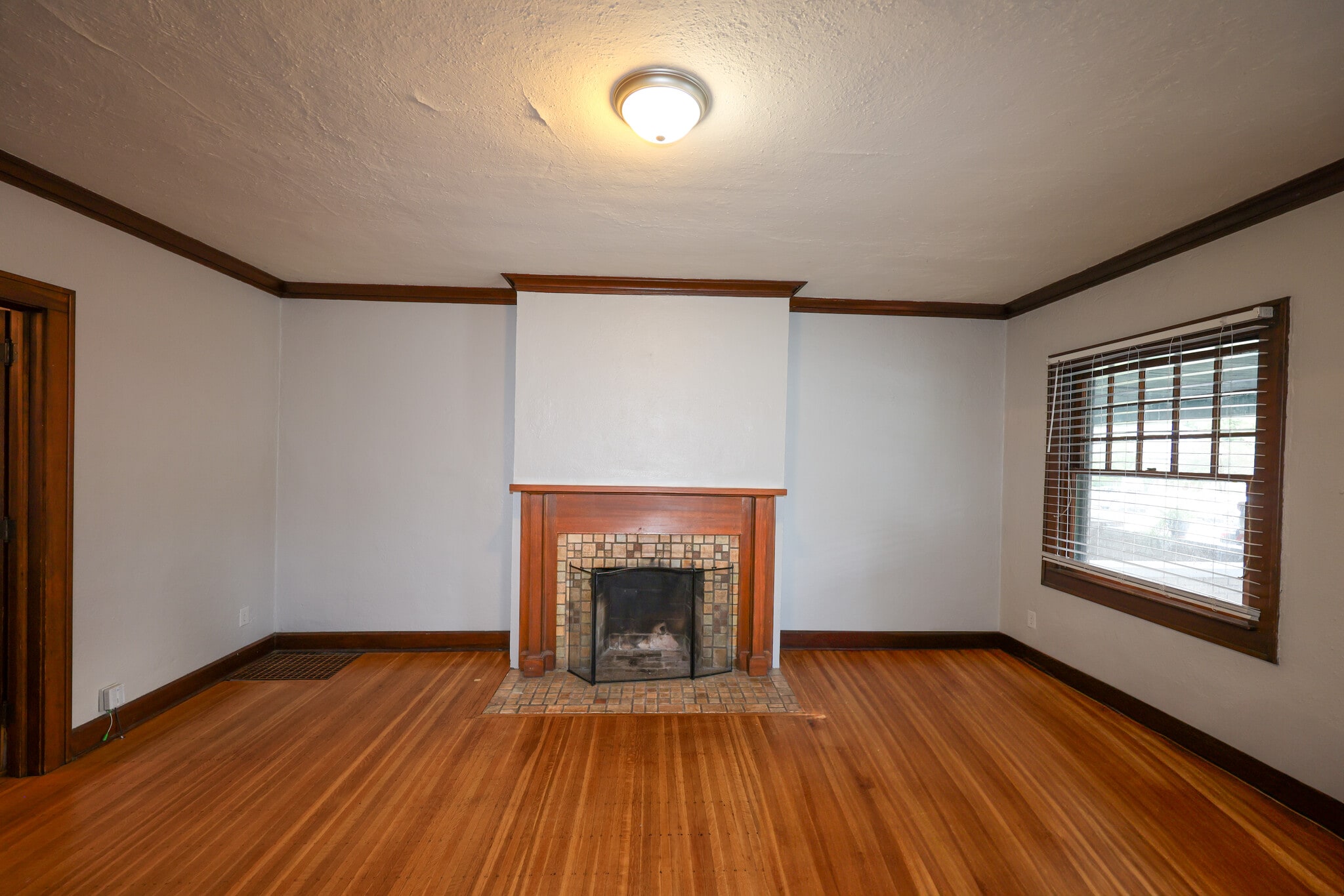 Building Photo - 4058 Central Ave