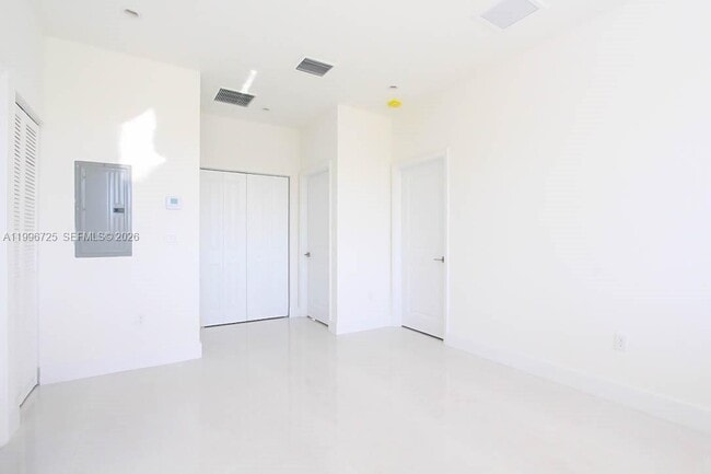 Building Photo - 15631 SW 11th Terrace