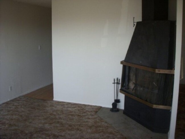 Building Photo - GREAT VIEWS - CLOSE TO UNR AND RANCHO SAN ...