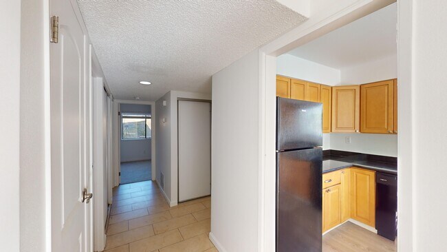 Building Photo - 33 Clay Ct