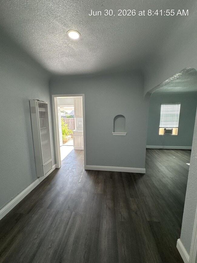 Building Photo - 2543