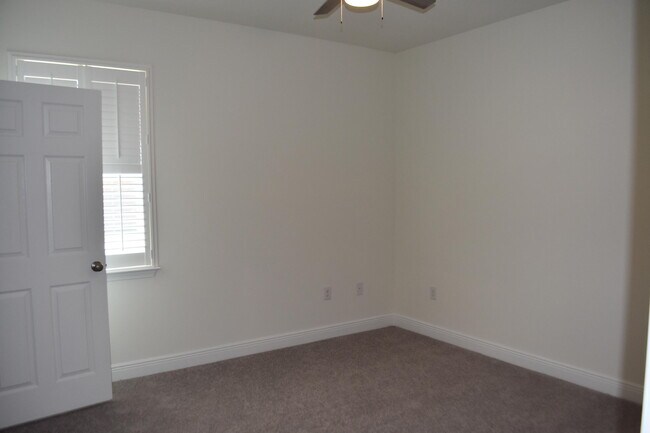 Building Photo - 173 Picnic Pl