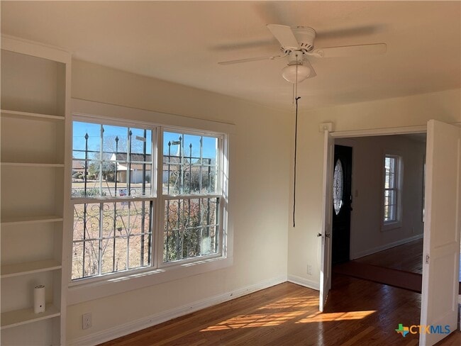 Building Photo - 111 W Fowler Ave