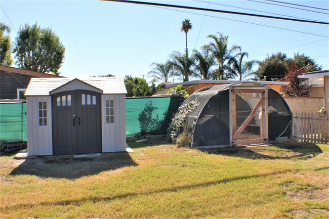 Building Photo - Charming Riverside Home on Hillside Avenue!