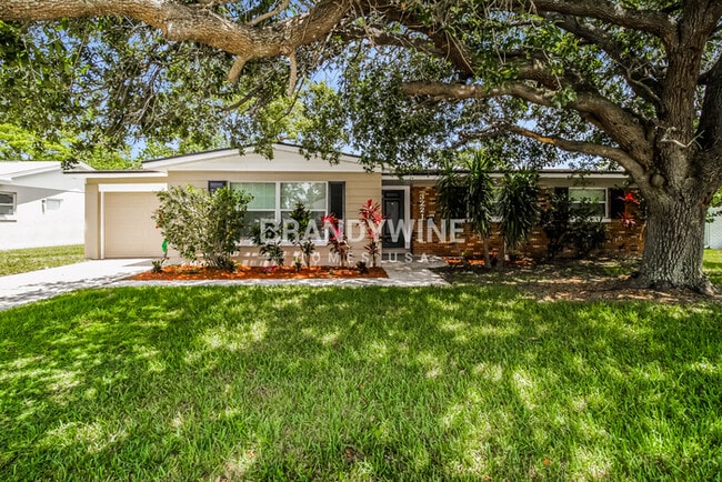 Building Photo - 3221 Thistlehill Dr