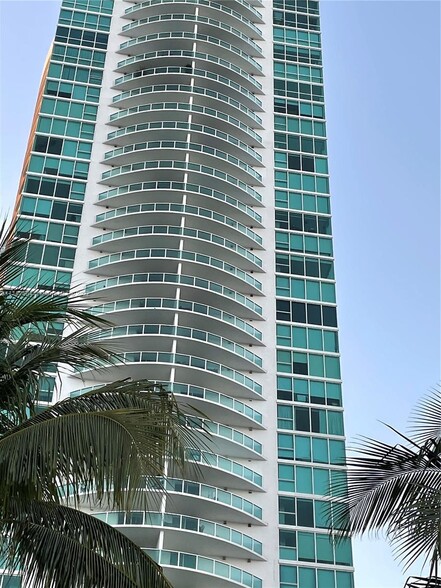 Building Photo - 2101 BRICKELL Ave