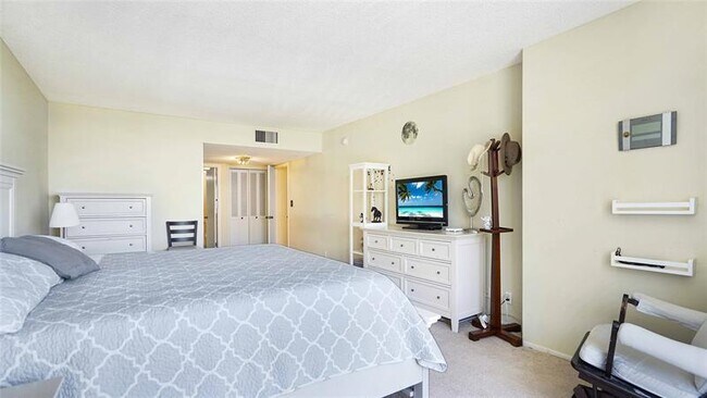 Building Photo - 4020 Galt Ocean Dr