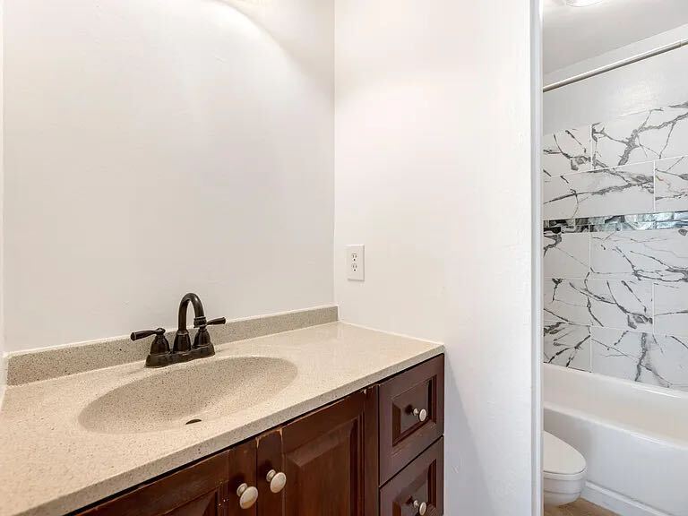 Building Photo - 98202 Windward Ave