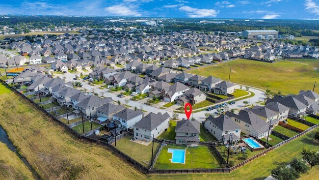 Building Photo - 2931 Palm Oaks Trail