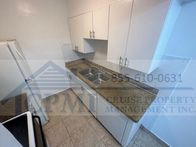 Interior Photo - 100 SW 10th St Ft. Lauderdale, FL 33315